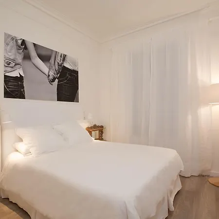 شقة كازانوفا تشارم من 4 غرف نوم برشلونة