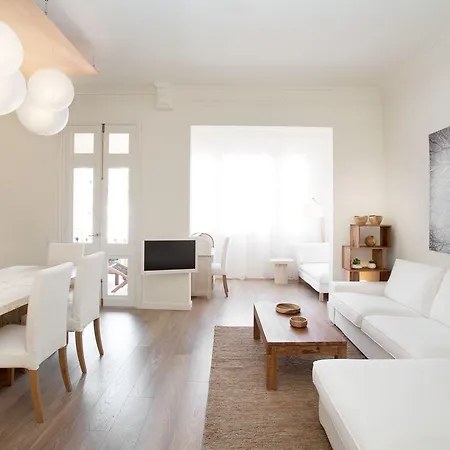 شقة كازانوفا تشارم من 4 غرف نوم برشلونة